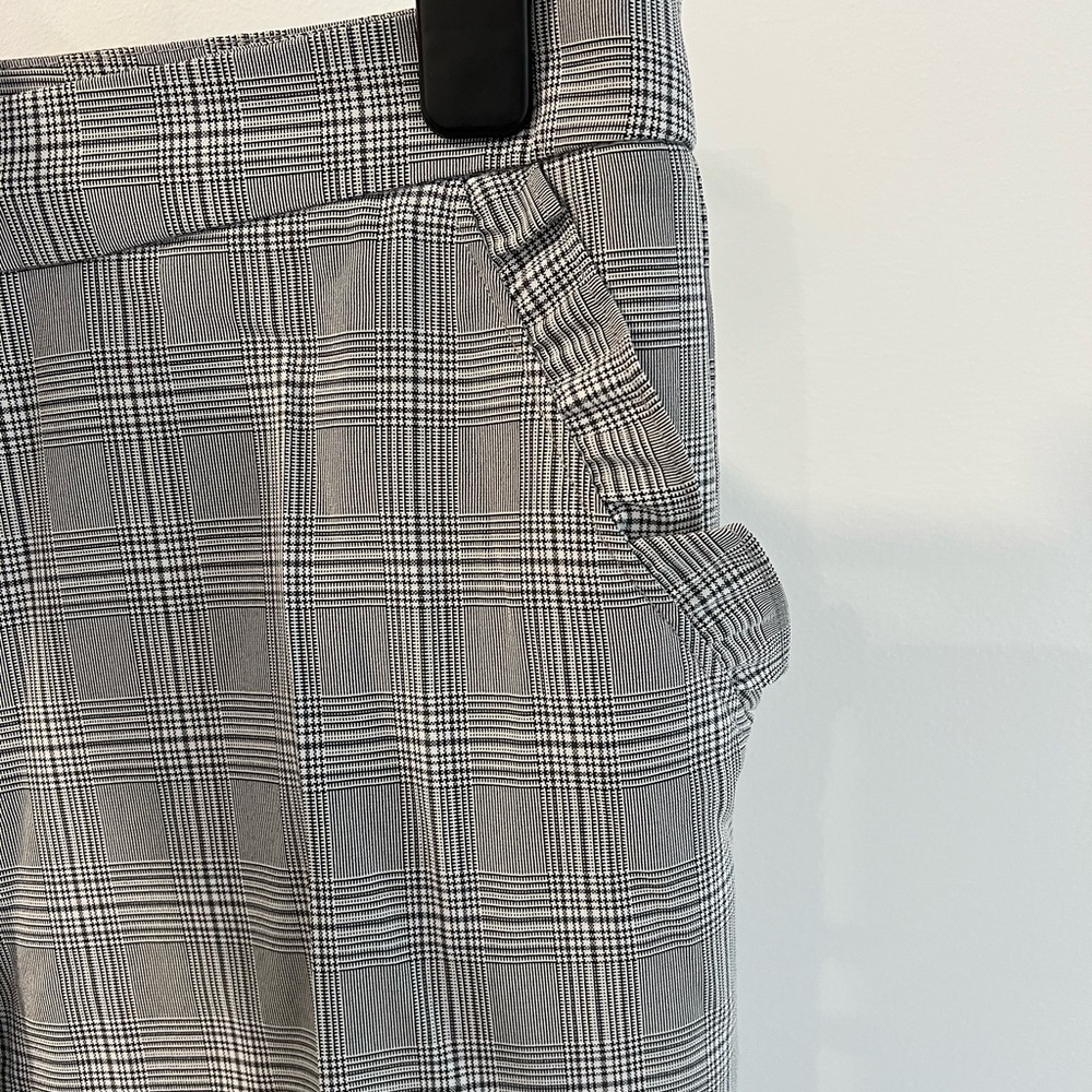 Have Pants - Picture 2 of 5